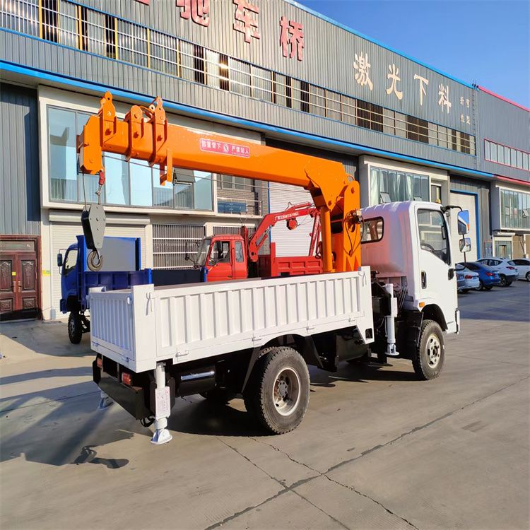 通榆县三轮随车吊定制 农用改装机自备吊中瑞长期出售